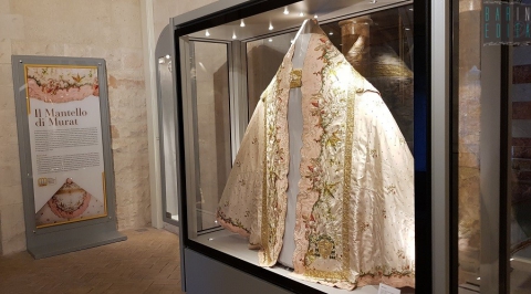 Altamura, il "mantello di Murat": donato dal re, appartenne a una donna misteriosa